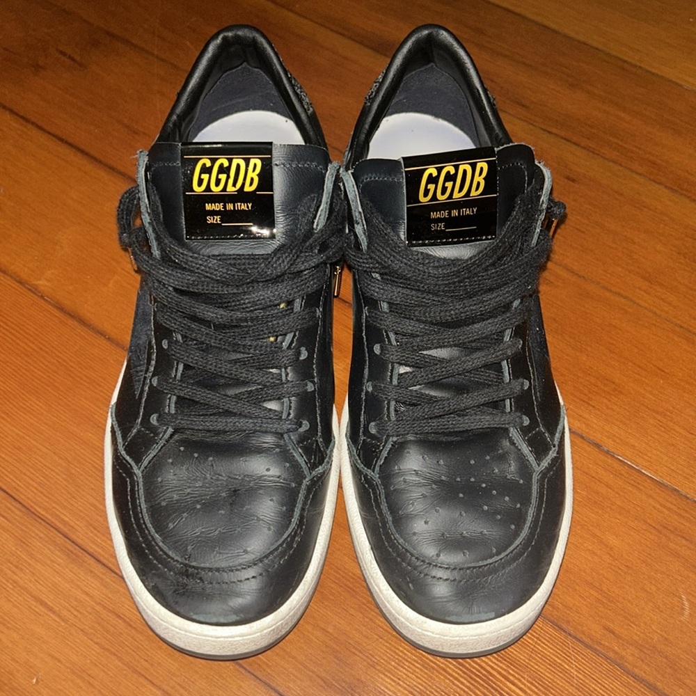 Ballstar black and black glitter worn